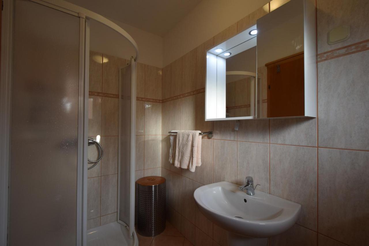 Apartment Jelka Malinska Extérieur photo