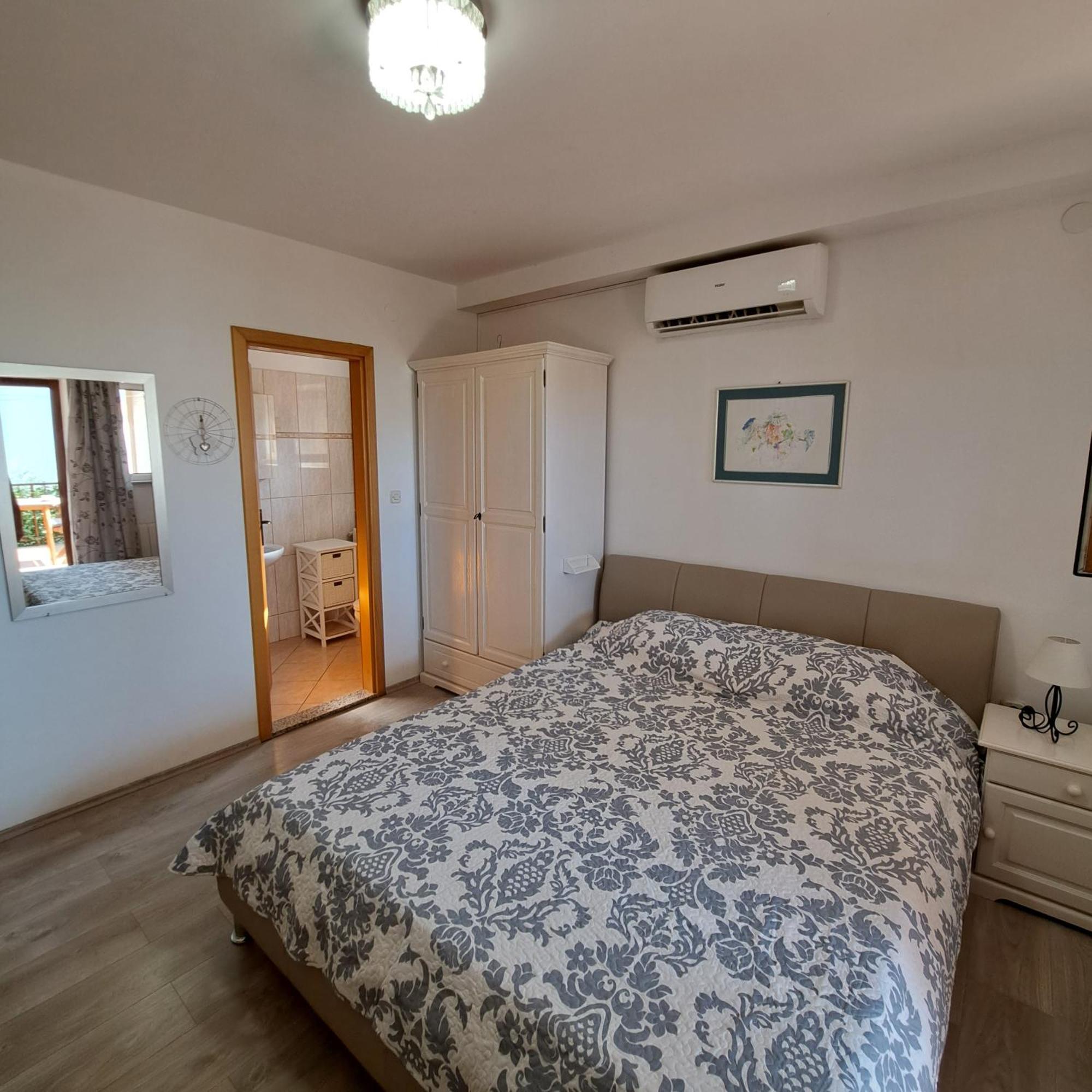 Apartment Jelka Malinska Extérieur photo
